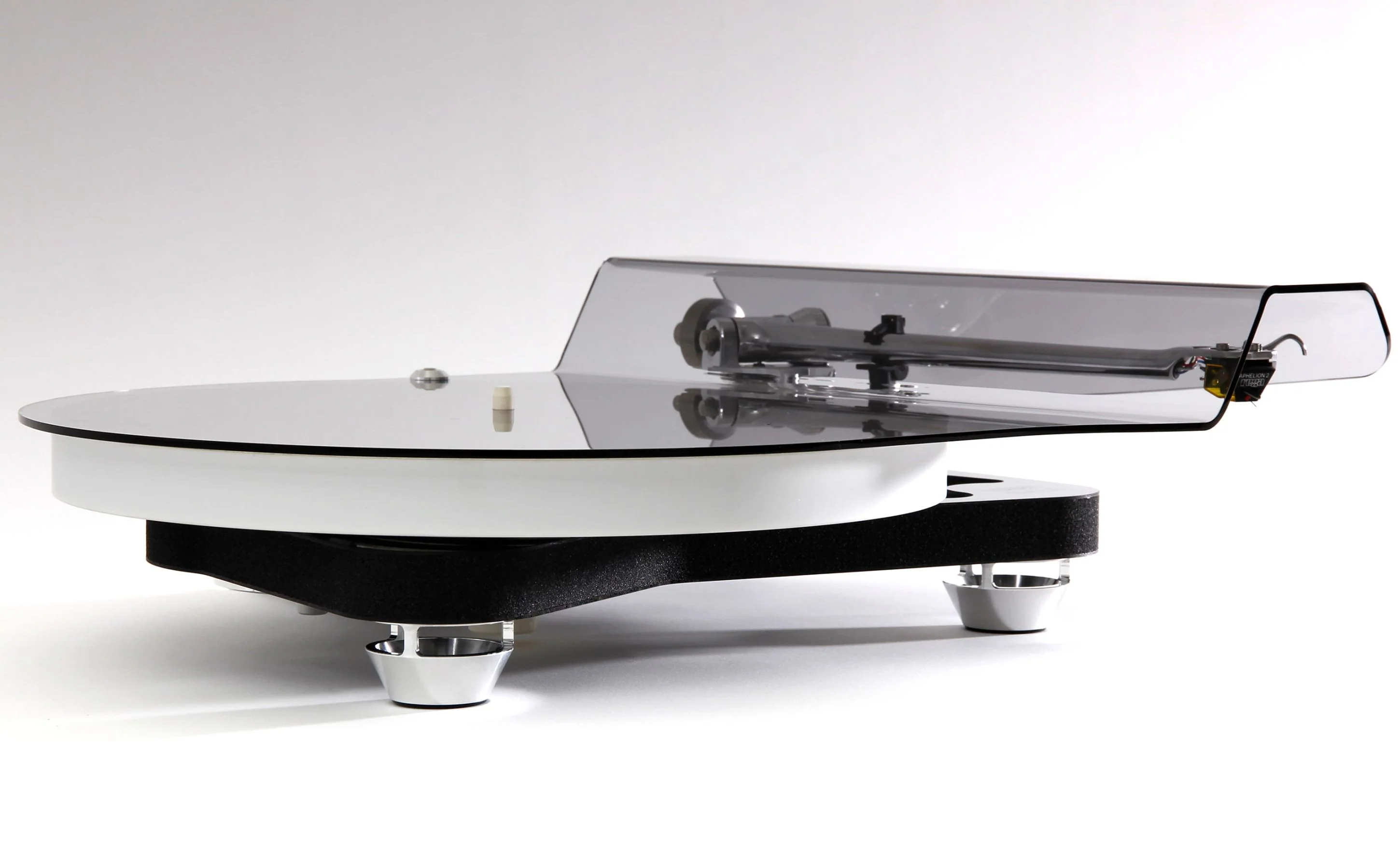 Rega Naia, la platine vinyle Rega ultime / Avec ou sans cellule Aphelion 2 - Image 2